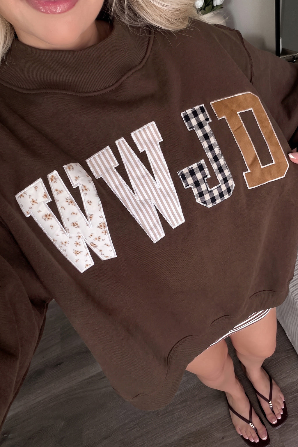 Gray WWJD Mixed Pattern Embroidered Patch Graphic Mock Neck Sweatshirt